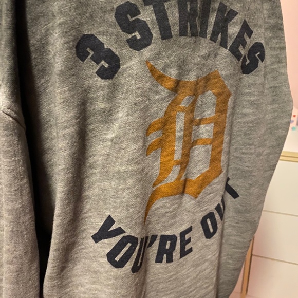 NWT Pink VS MLB Detroit tigers 3 strikes you're out cold shoulder sweatshirt S - Picture 3 of 11